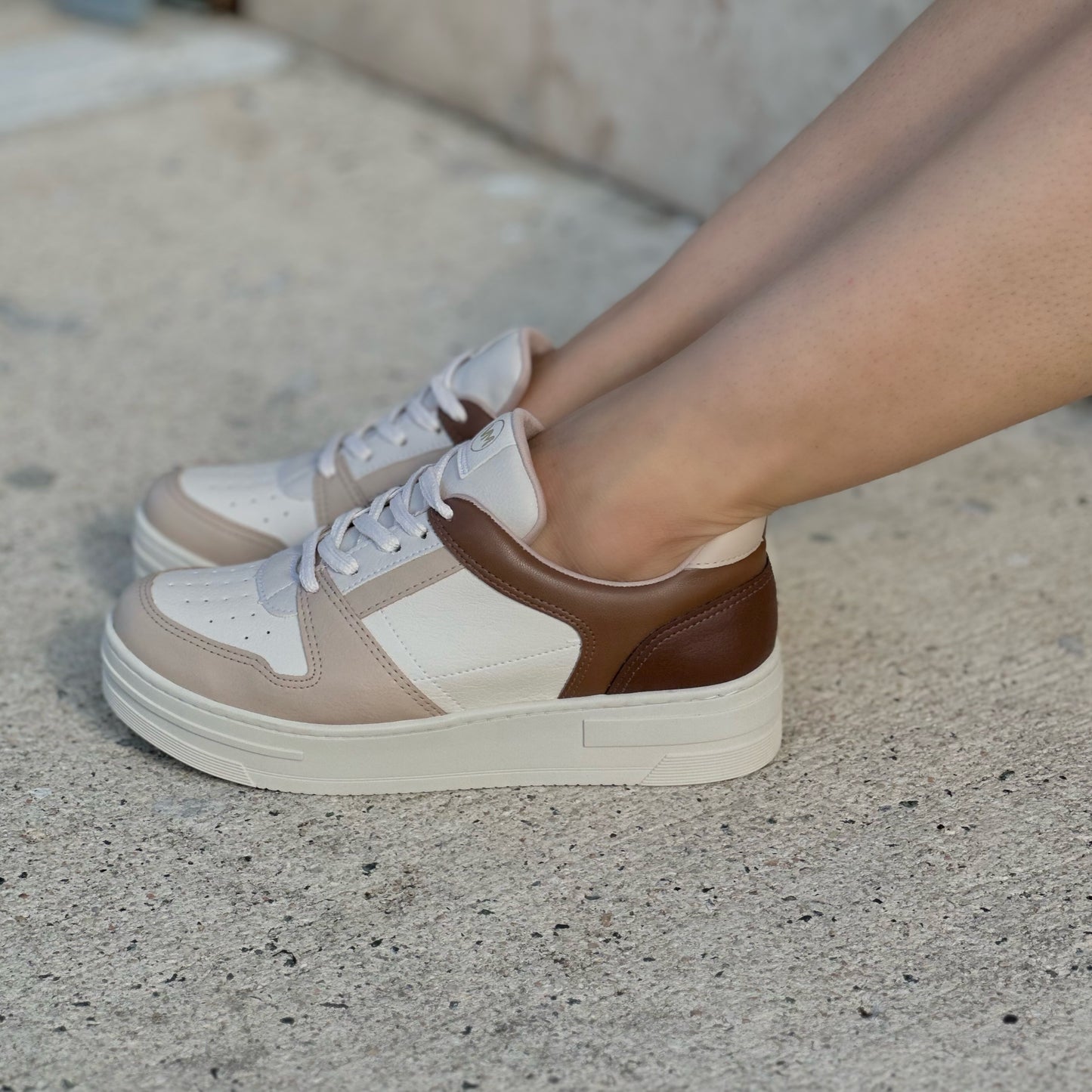 Earth platform Sneaker