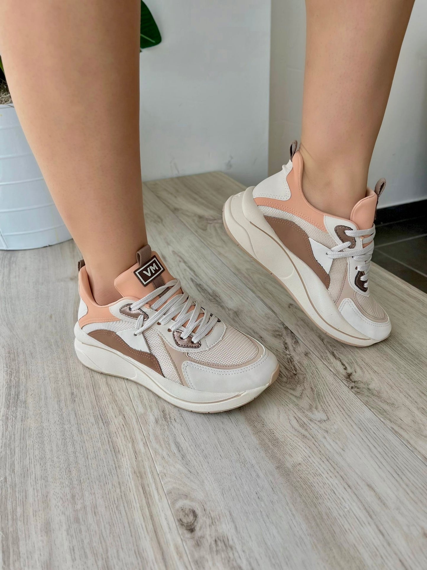 Fari Sneaker size 4,11 - Stela The Shoetique