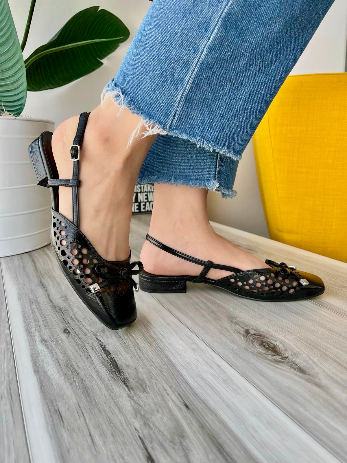 Poppy black slingback