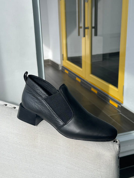 Liora black boot