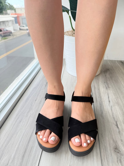 Ainara black