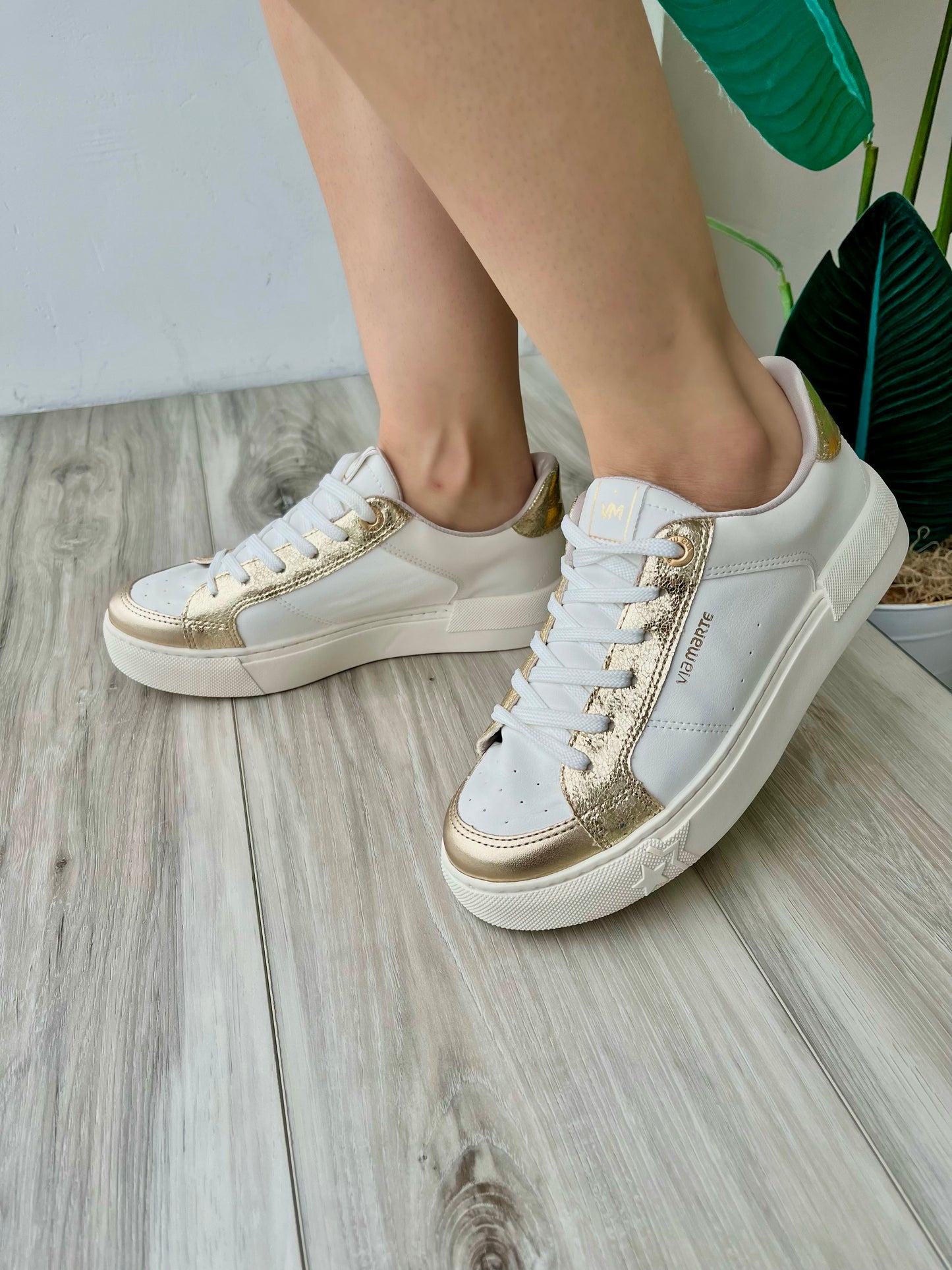 Luisa gold sneaker