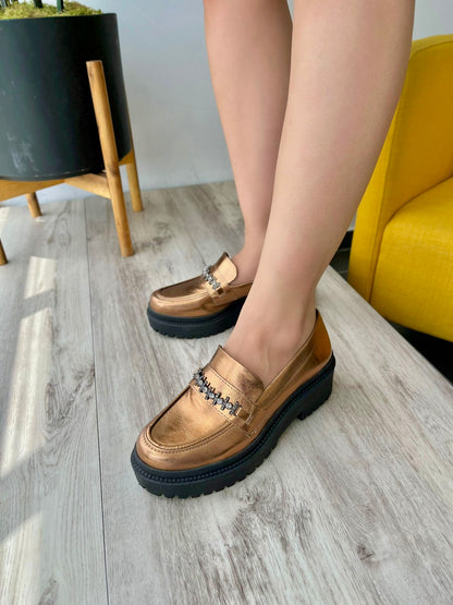 Mara cobre loafer