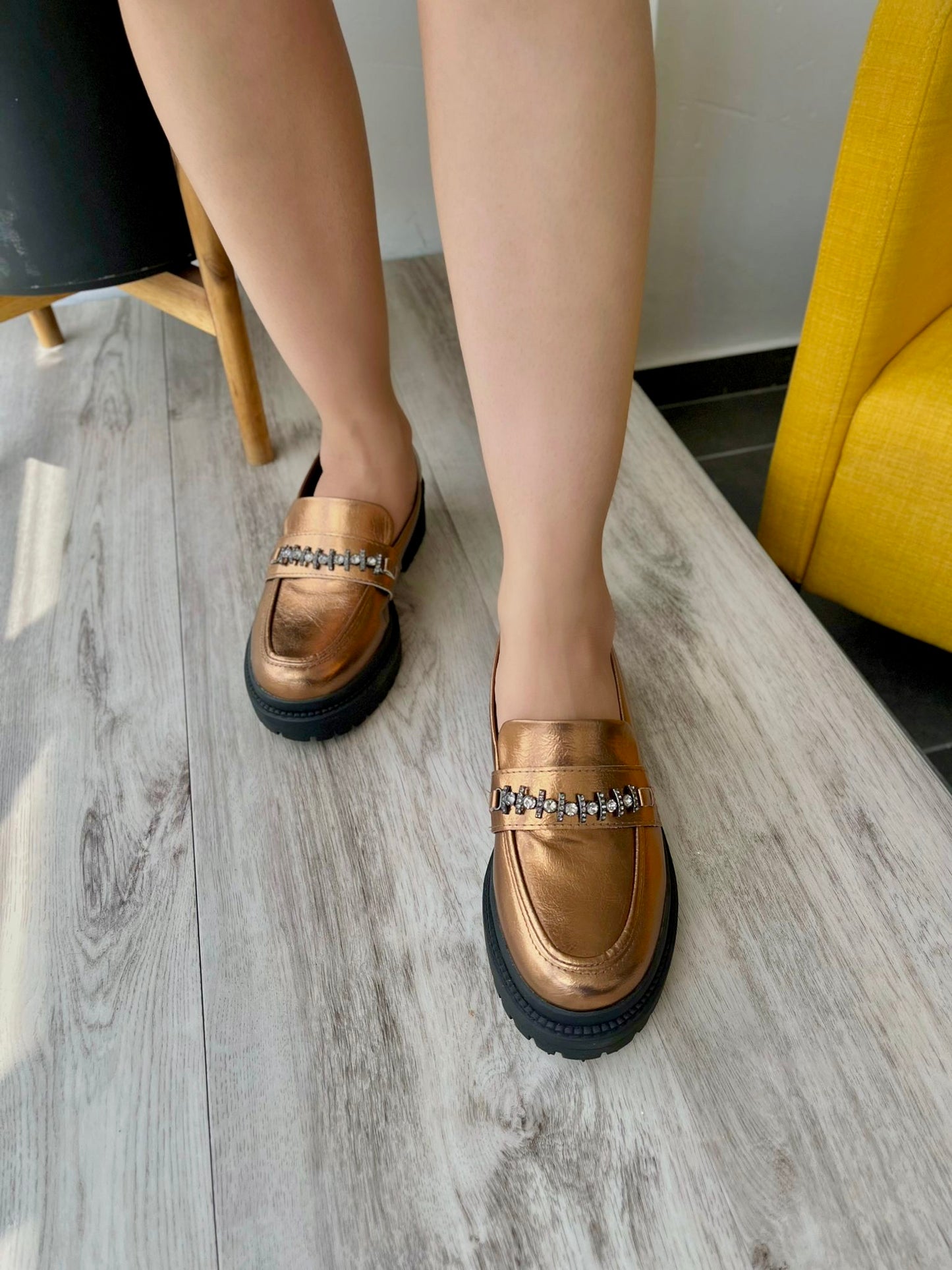 Mara cobre loafer