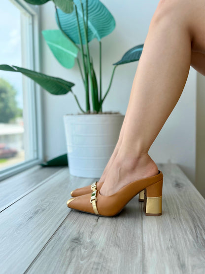 Delfina camel