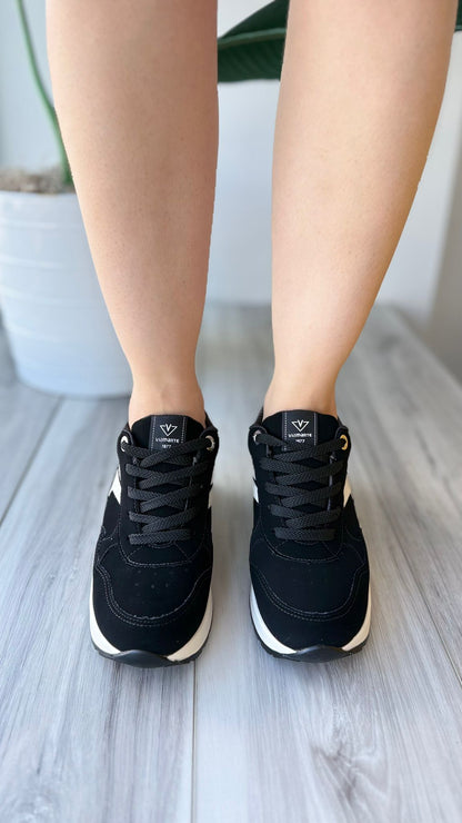 Travis black heeled sneaker