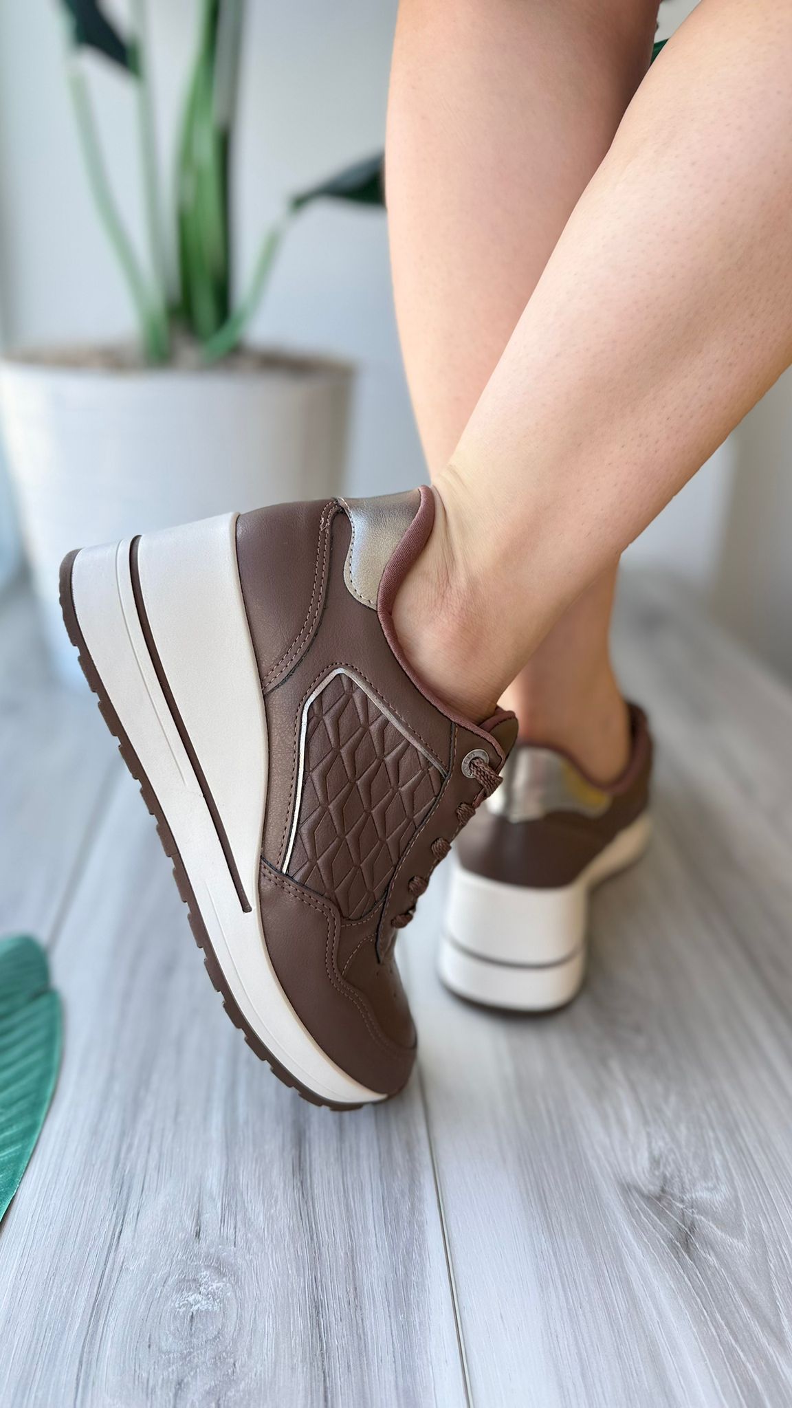 Mikey cinnamon sneaker