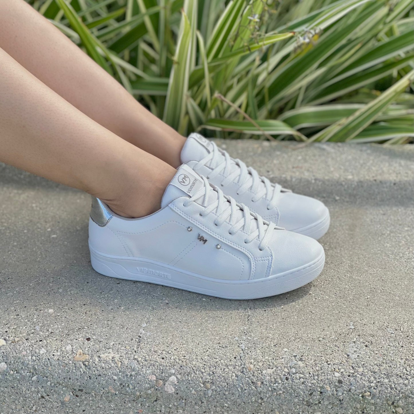Carmela white/silver sneaker