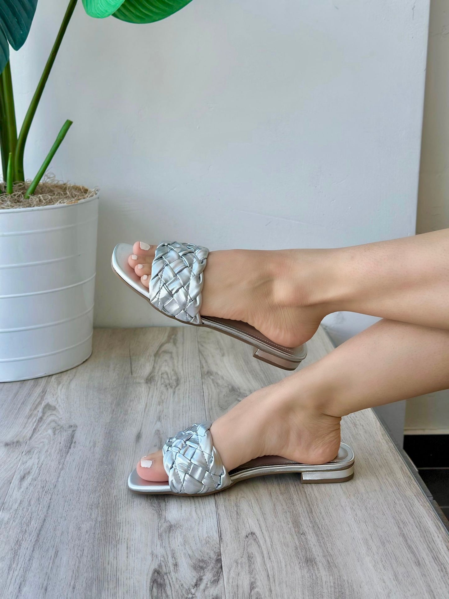 Gina silver flat