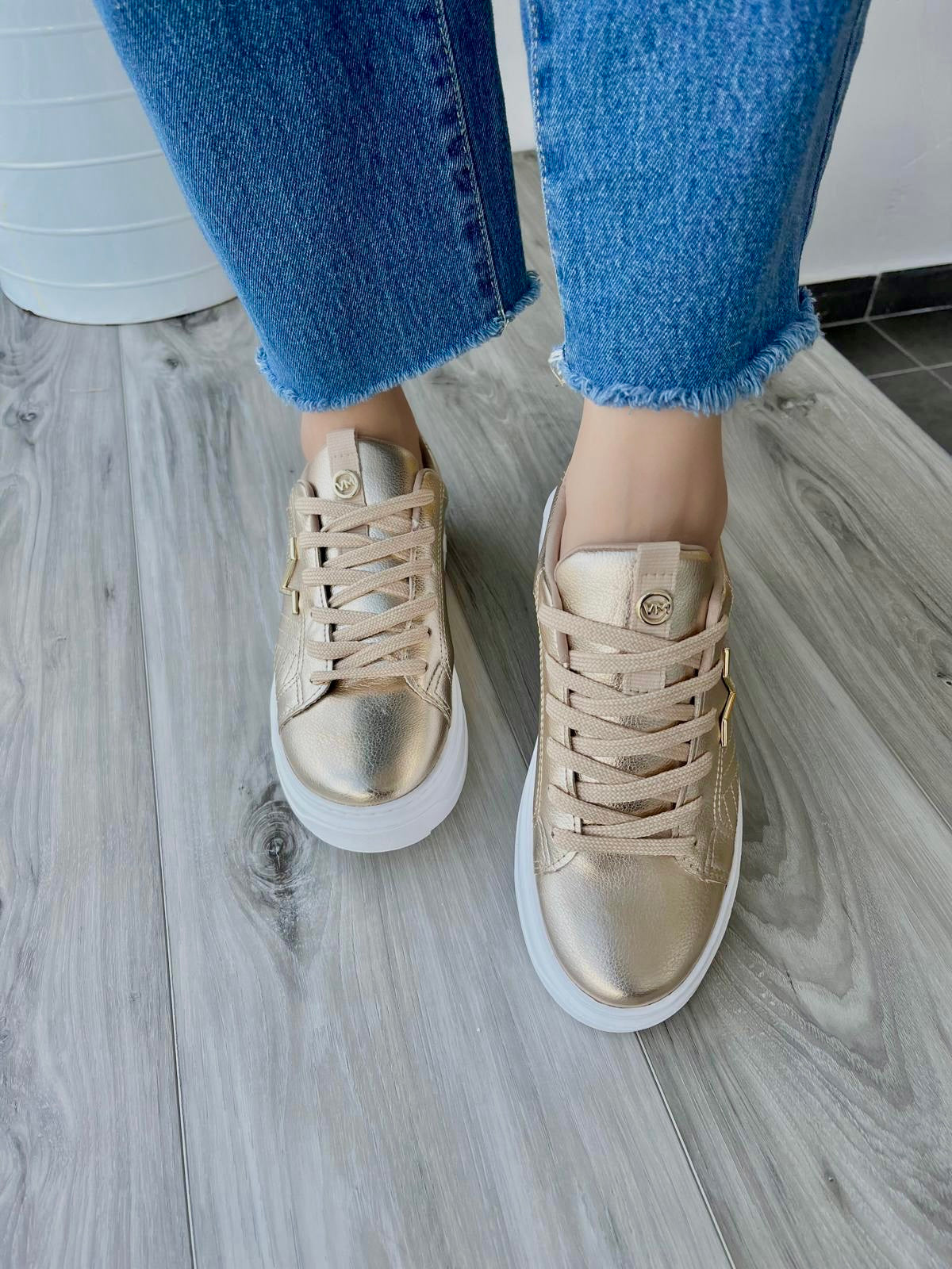 Nuna gold sneaker