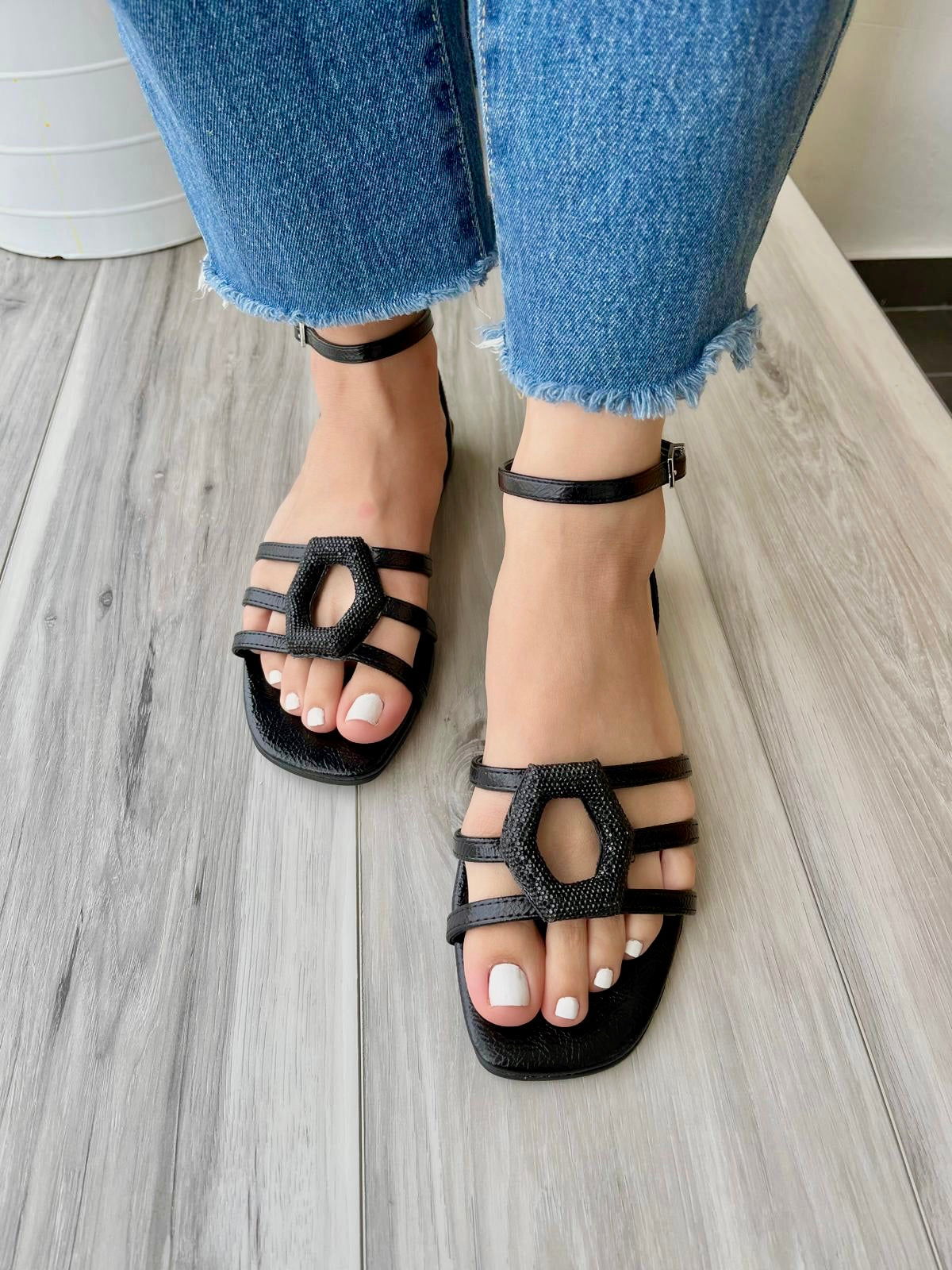 Lula black flat