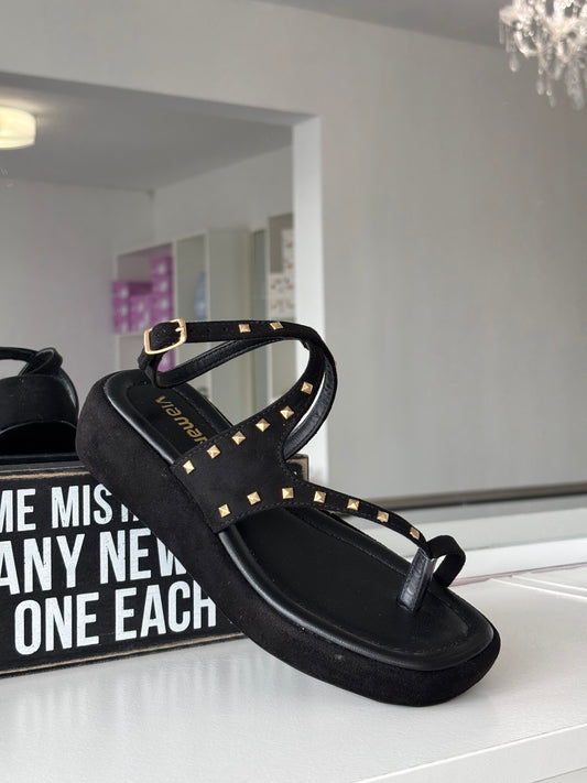 Faustina black