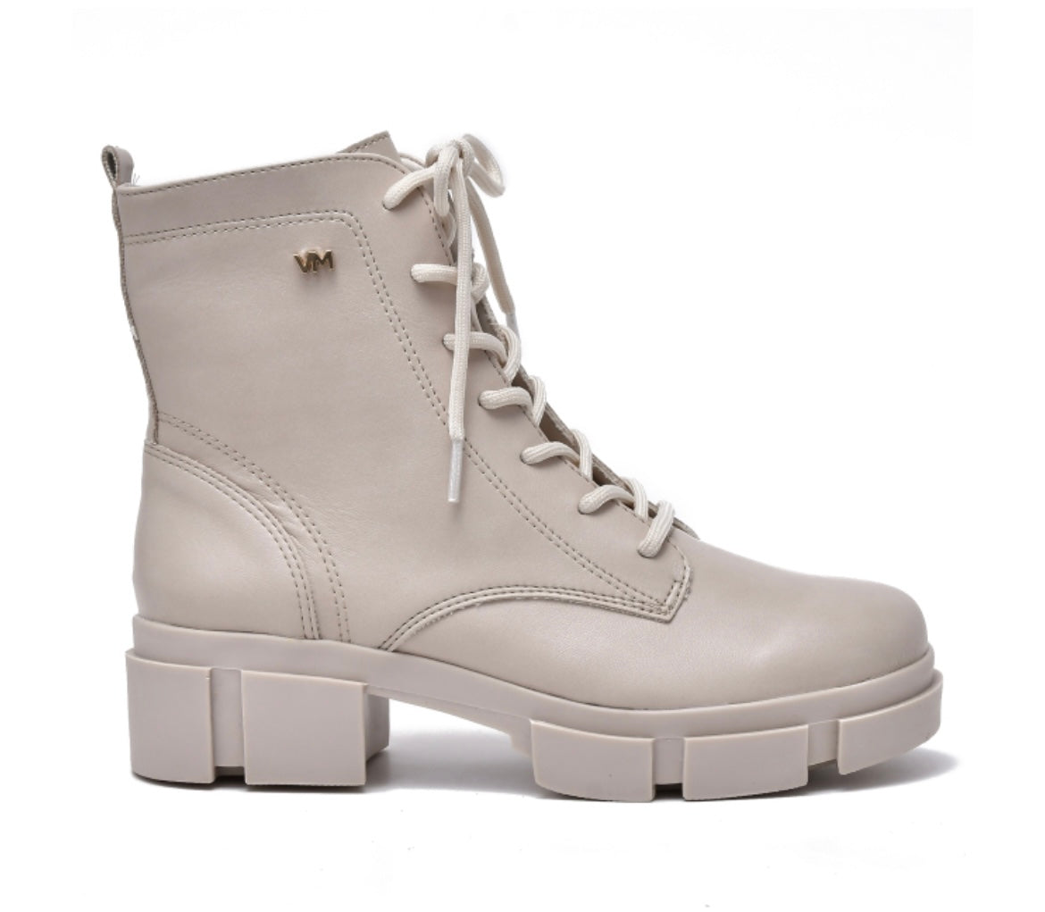 Veda Boot- size 5,9,10,11