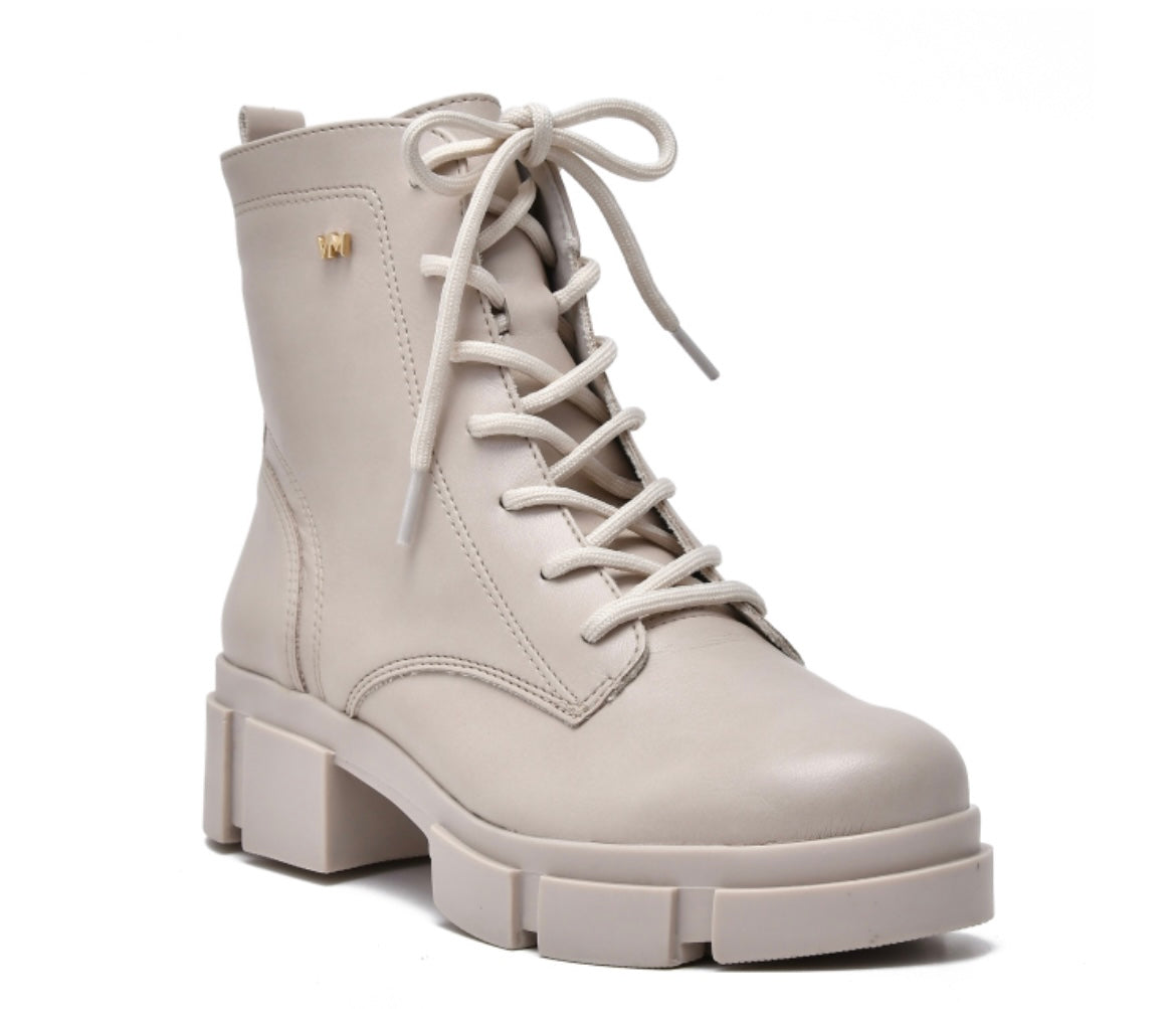 Veda Boot- size 5,9,10,11